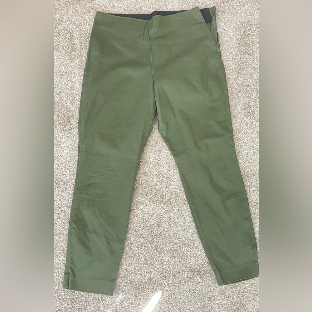 NWOT Old Navy Skinny Pants Women's size 12 
Cotton Stretch Pull On High-Rise